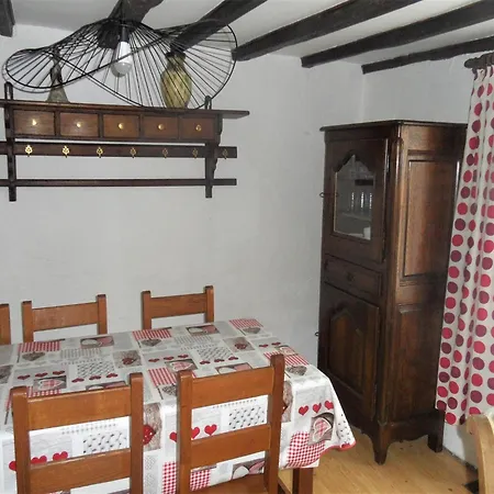 Σπίτι διακοπών With Ceilings In *